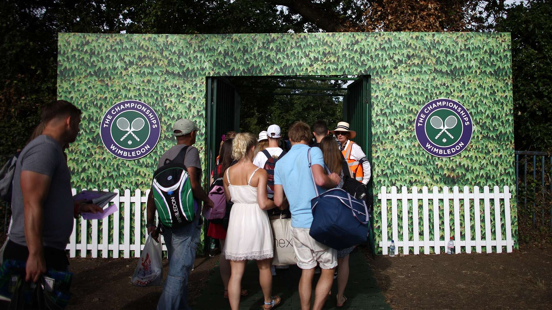 他以出色的 他以出色的